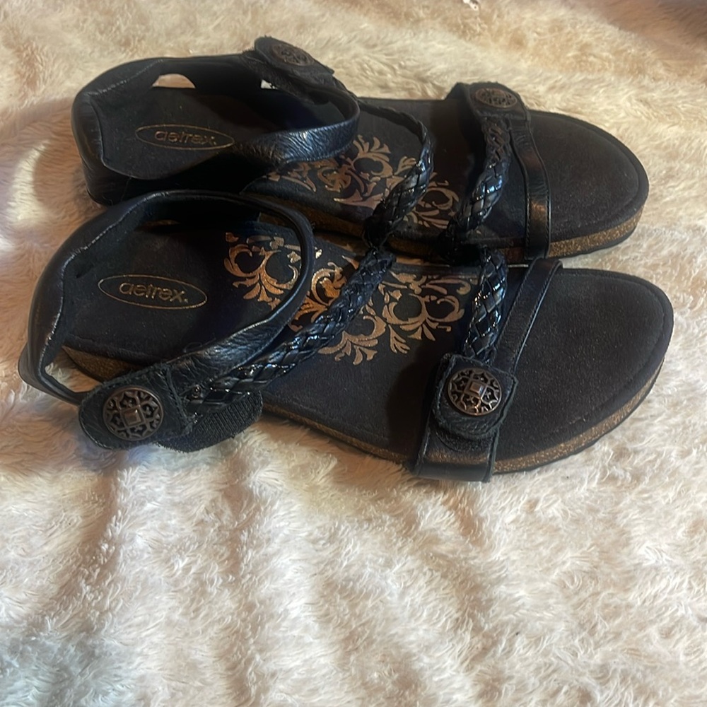 Aetrex leather sandals size 8